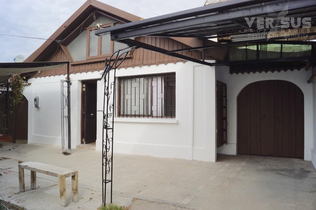 Venta de casa con excelente potencial habitacional y comercial en micro barrio de Macul